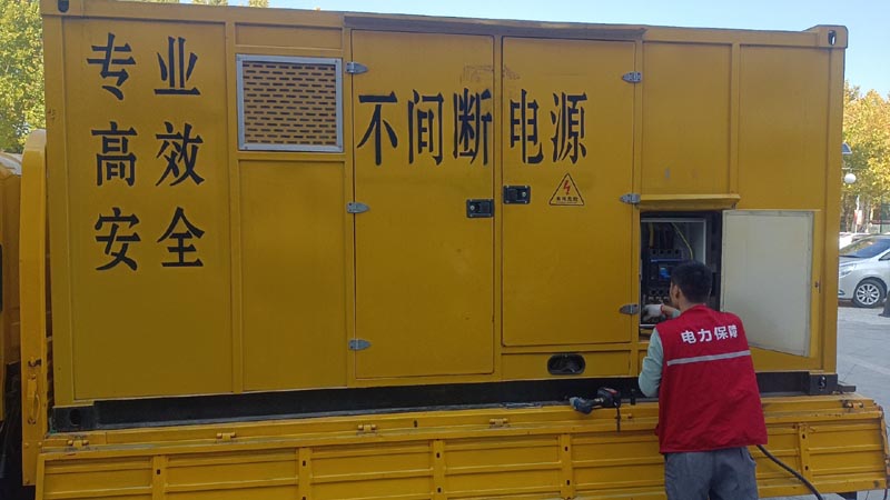 向阳街道柴油发电机组和UPS电源配合使用时，如何避免切换过程中的电力中断？